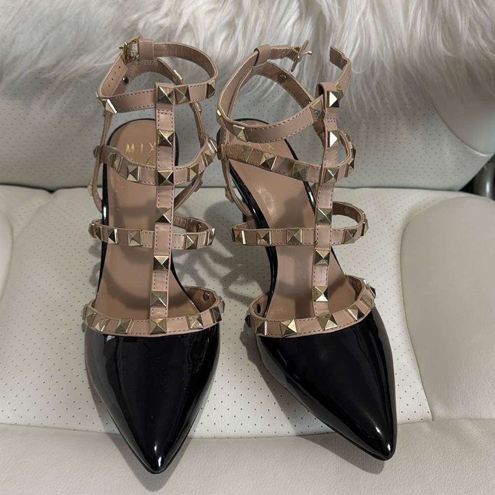 MAKE AN OFFER 🎉 Studded Heels